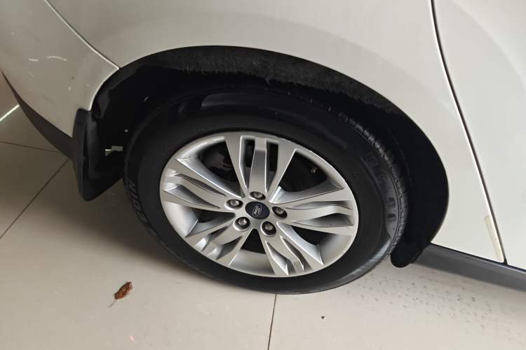 Used Ford Focus 2012 Hatchback 1.6L Automatic Comfort Model Right Rear Wheel Hub