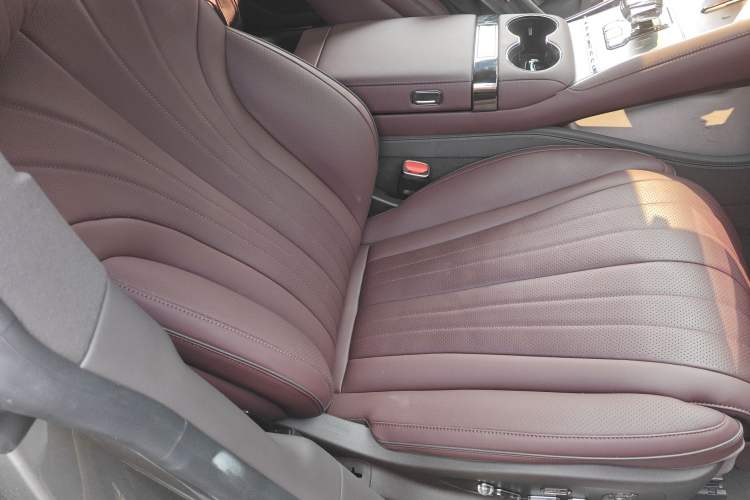 Used Denza Z9GT 2024 630 All-Wheel Drive Pro Version Right Front Seat