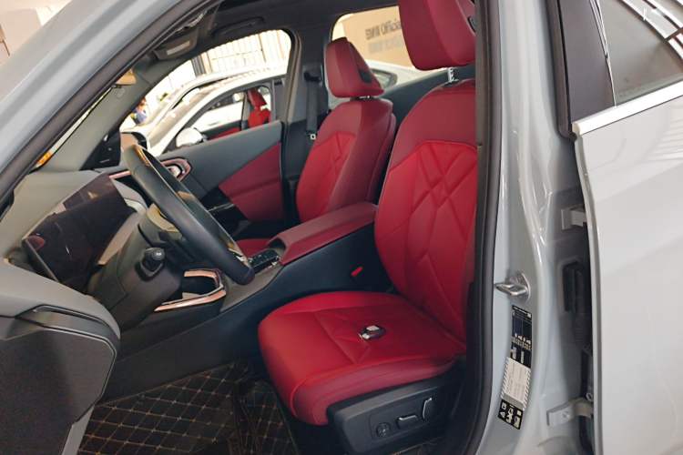 Used BMW X3 2025 xDrive30L Luxury Edition M Sport Package Left Front Seat