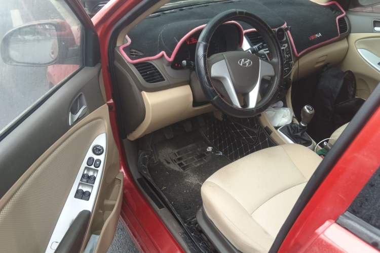 Used Hyundai Verna (older generation) 2010 Sedan 1.4L Manual Comfort GS
