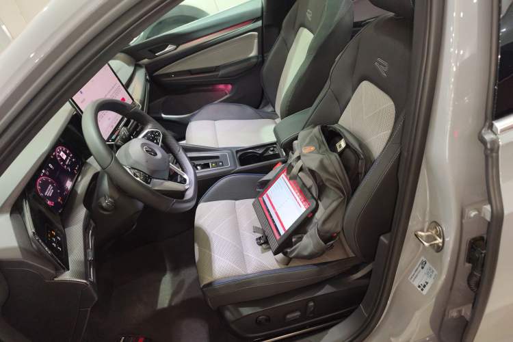 Used Volkswagen Golf 2025 Facelift 300TSI R-Line Left Front Seat