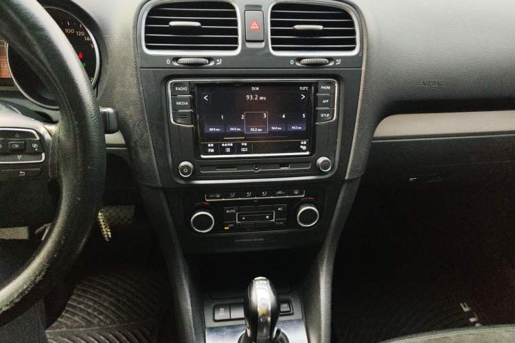 Used Volkswagen Golf 2011 1.4 TSI Comfort Travel Edition Audio And AC Panel