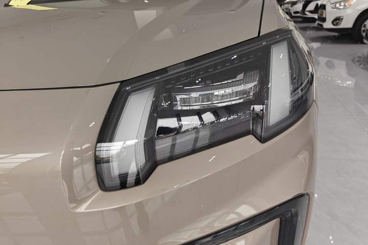 Used AION V 2024 Aion Tyrannosaurus 650 Smart Premium Edition
