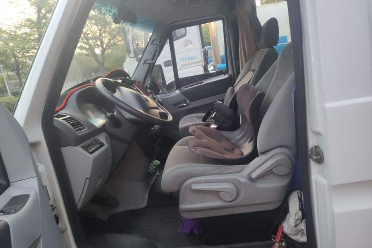 Used Iveco Power Daily 2017 2.5T Deluxe A37 Mid-Roof 6-7 Seater Bus 47Z5 Left Front Seat