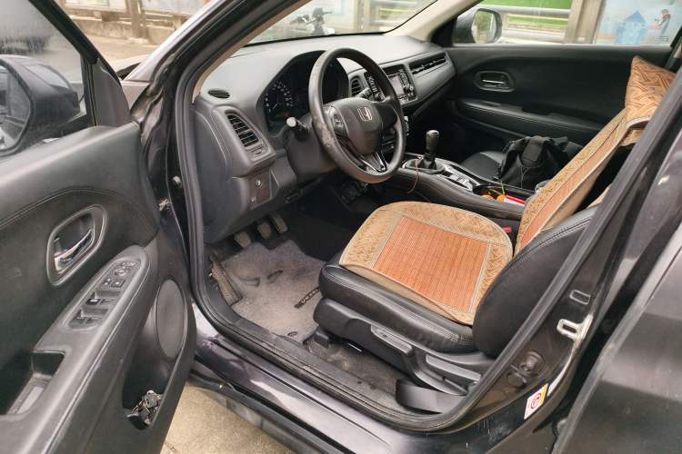 Used Honda Vezel 2015 1.5L manual two-wheel drive Comfort trim level
