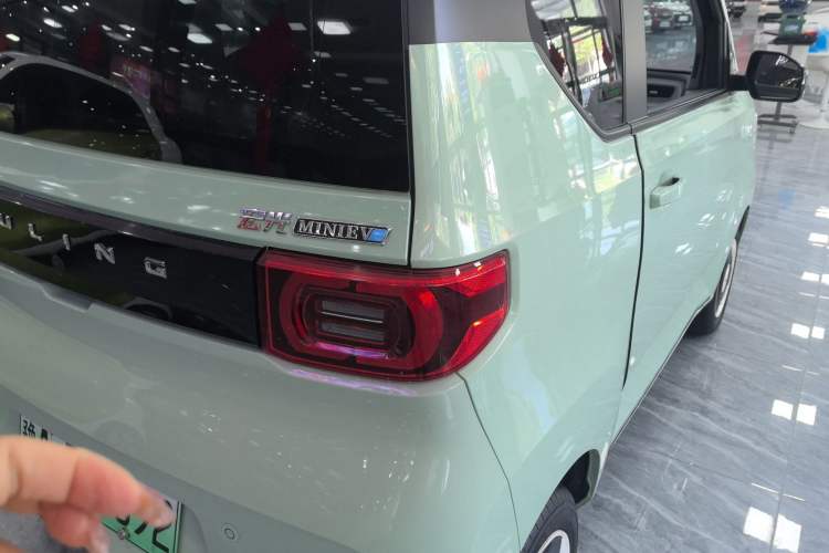Used Wuling Hongguang MINIEV 2021 Macaron Premium Model – Lithium Iron Phosphate