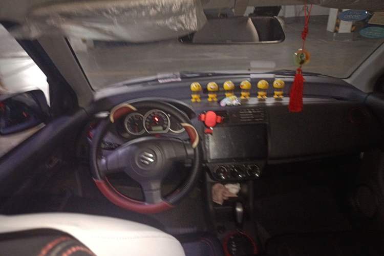 Used Suzuki Swift 2016 1.5L Automatic Fashionable Coolplay Edition Center Console