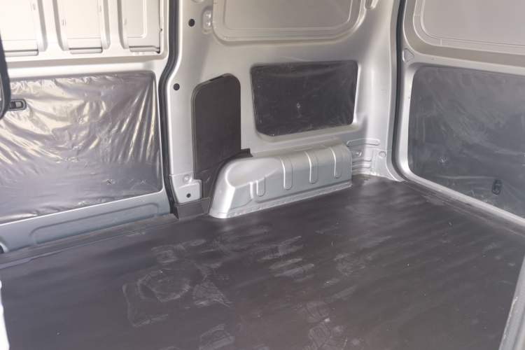 Used Wuling Hongguang V 2022 1.5L Jingqu Edition Enclosed-Window Vehicle with Electric Power Steering LAR
