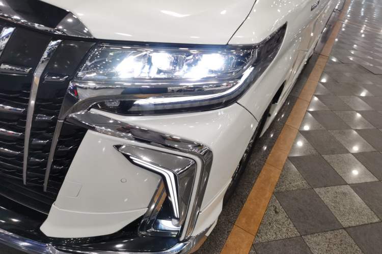 Used Toyota Alphard 2019 Dual-Engine 2.5L Luxury Edition
