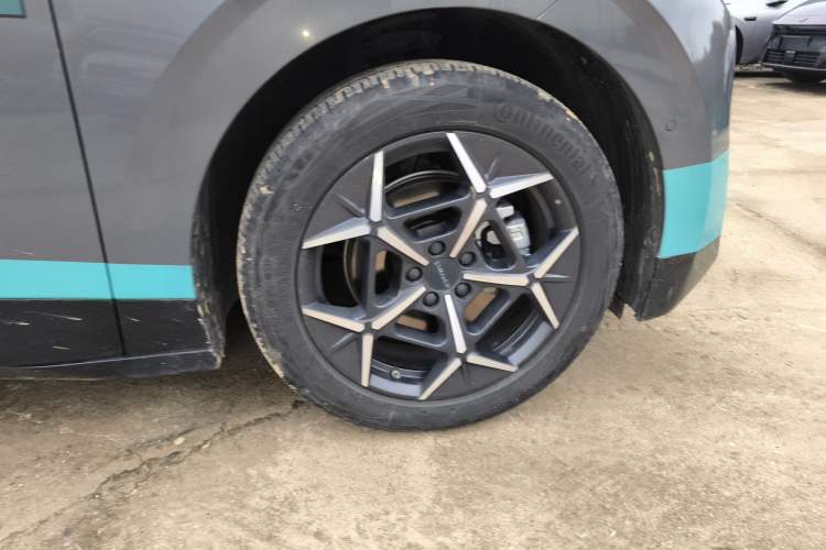 Used Lynk & Co Z20 2025 530 km Range Rear-Wheel Drive Max Right Front Wheel Hub