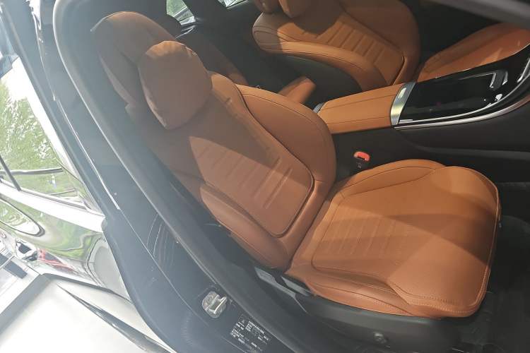 Used Mercedes-Benz GLC 2026 GLC 260 L 4MATIC Classic Edition Right Front Seat