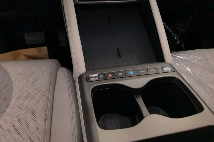 Used BYD Yuan UP 2025 Model 301KM Leading Version