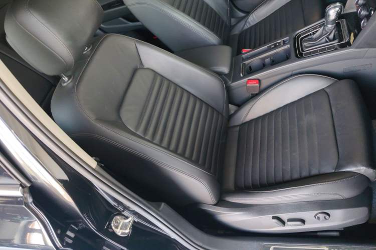 Used Volkswagen Magotan 2017 330TSI DSG Leading Model Right Front Seat