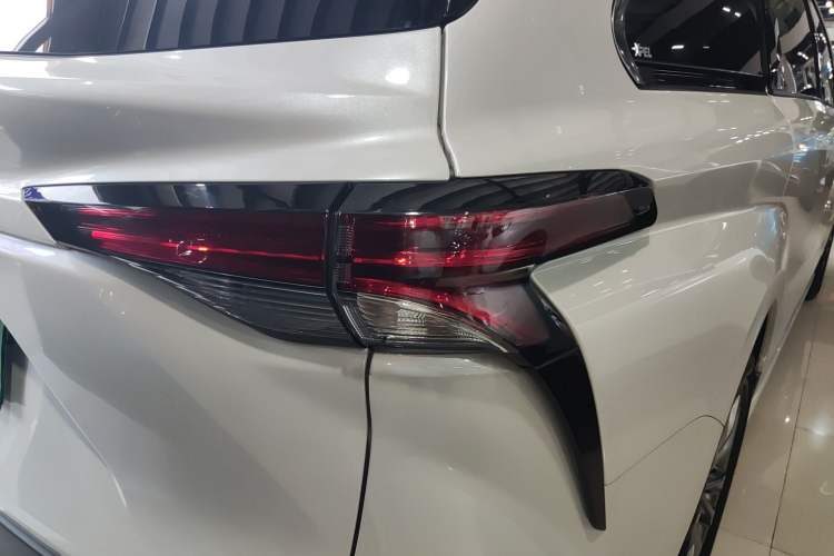 Used Toyota SIENNA 2024 2.5L Hybrid Comfort Edition Right Rear Taillight