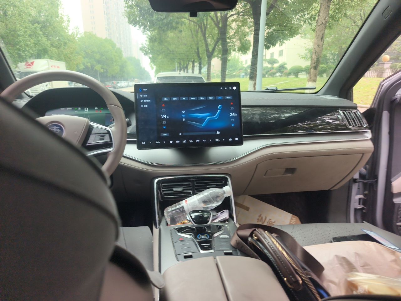 BYD Tang New Energy 2024 DM-i Glory Edition 112KM Flagship Model — снимка 18