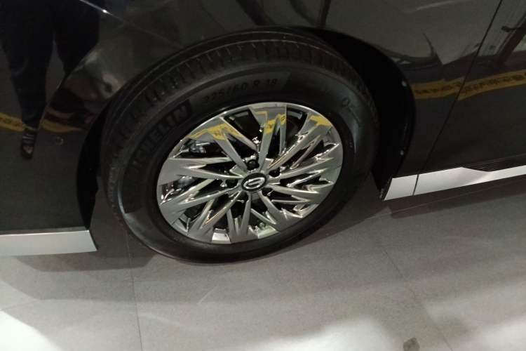 Used GAC Trumpchi Xiangwang M8 2025 Kunkun Series Ultra First-Class Cabin Left Front Wheel Hub