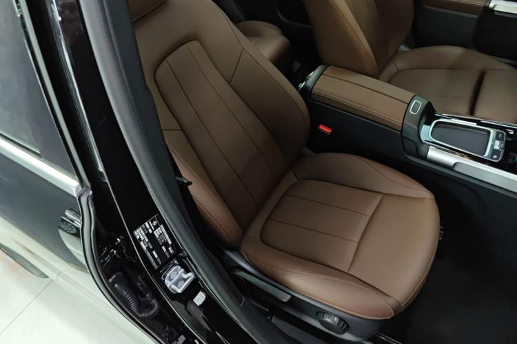 Used Mercedes-Benz GLB 2024-Year Restyled GLB 200 Dynamic Edition Right Front Seat