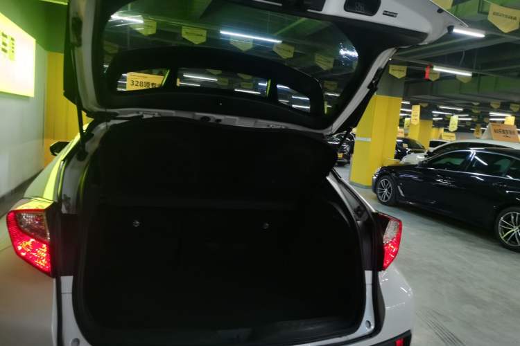 Used Toyota IZOA 2020 2.0L Enjoy Edition
