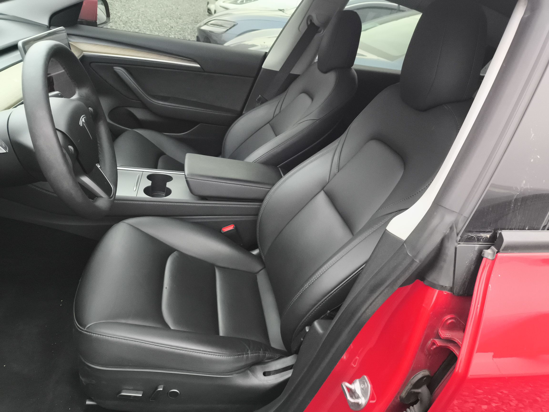 Переднее сиденье в автомобиле