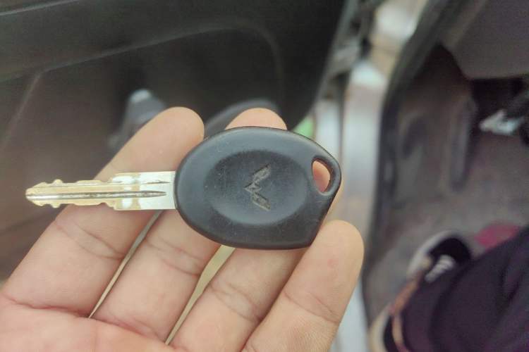 Used Wuling Rongguang 2021 1.5L Extended Basic Enclosed-Window Vehicle 2 Seats L3C Vehicle Key