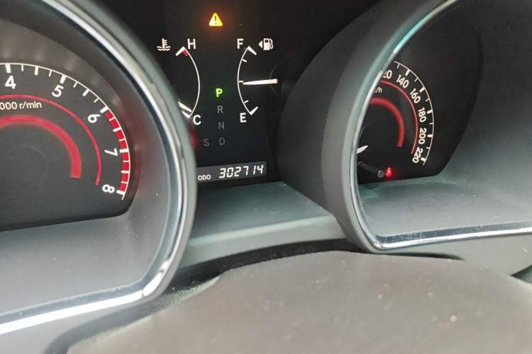 Used Toyota Highlander 2012 2.7L Two-Wheel Drive 7-Seater Luxury Edition Odometer Close Up