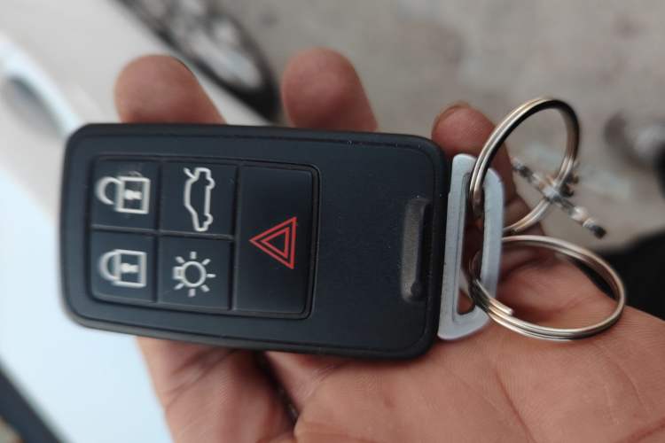 Used Volvo V40 2016 T3 Smart Luxury Edition