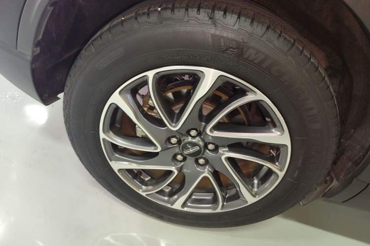 Used Lincoln Corsair 2022 2.0T Two-Wheel Drive Deluxe Edition Right Rear Wheel Hub