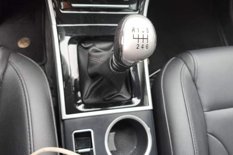 Used Haval H2 2017 Red-Label 1.5T Manual Two-Wheel Drive Luxury Model
