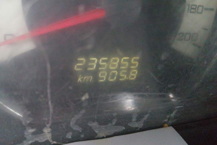 Used Wuling Hongguang 2014 1.5L S Comfort Model Odometer Close Up