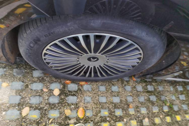 Used VOYAH Dream 2025 PHEV Four-Wheel-Drive Flagship Kunpeng Edition Left Front Wheel Hub