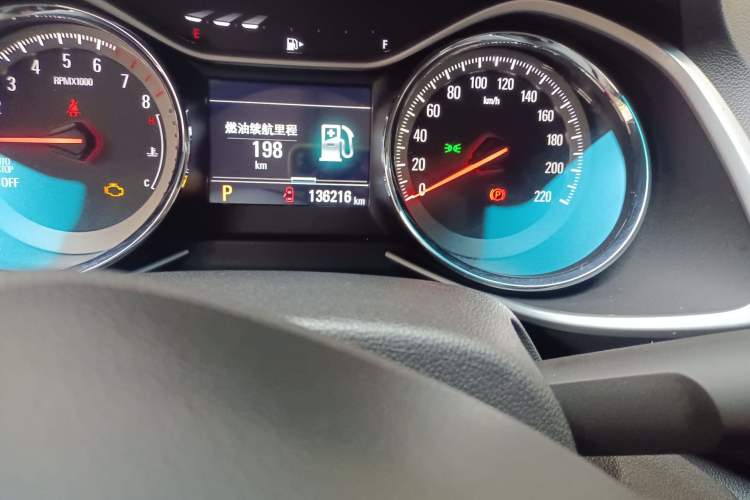 Used Chevrolet Orlando 2020 Light Hybrid Redline 530T Automatic Enjoyment Edition (5+2 Models) Odometer Close Up