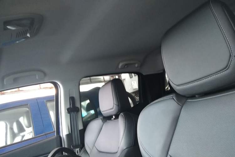 Used Isuzu D-MAX 2023 2.5T Automatic 4x4 Diesel Flagship Long Wheelbase Model
