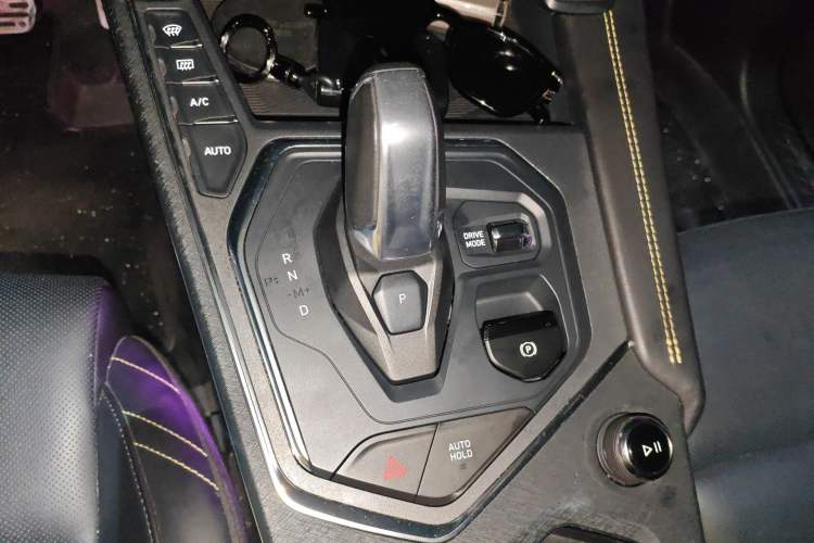 Used Lynk & Co 05 2020 2.0TD Two-Wheel Drive Shine Halo Gear Lever