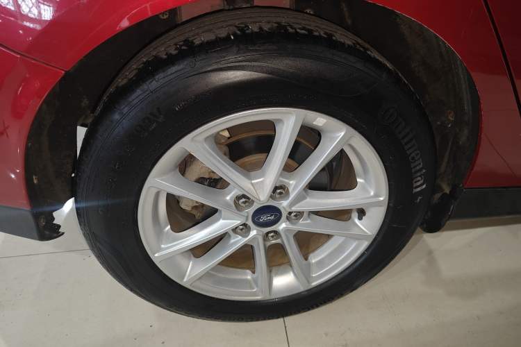 Used Ford Focus 2017 Hatchback 1.6L Automatic Fashion Edition Smart Drive Version Exterior 5