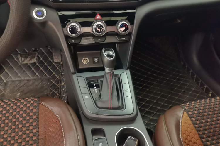 Used Hyundai Elantra (6th Generation / Lingdong) 2020 1.4T Dual-Clutch Xuan Dong · Dynamic Version Gear Lever