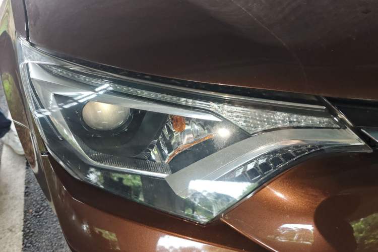 Used Toyota RAV4 2016 2.0L CVT Two-Wheel Drive Fashion Edition China V Standard
