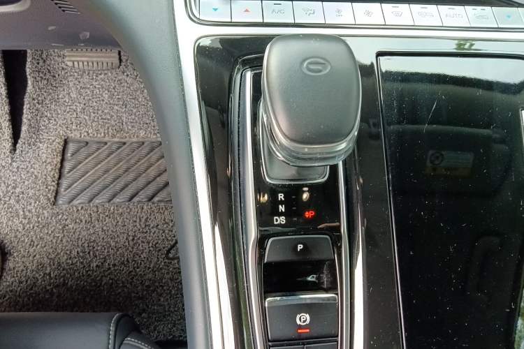 Used GAC Trumpchi M8 2021 Lingxiu Series 390T Deluxe Edition Gear Lever