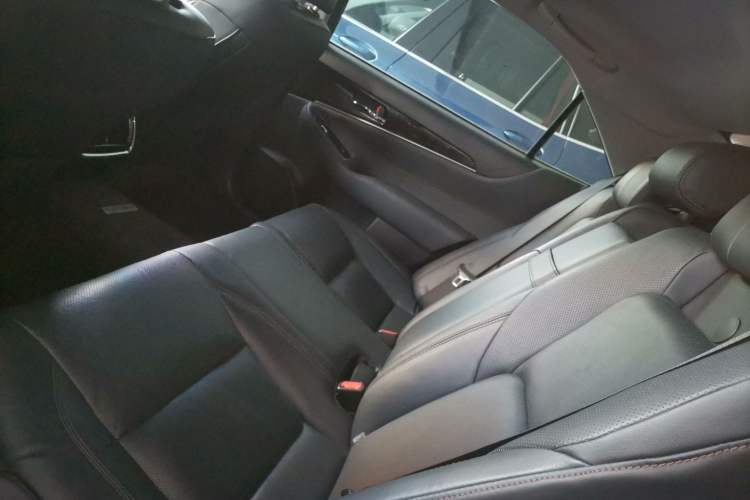 Used Toyota Crown 2015 2.0T Fashion Edition
