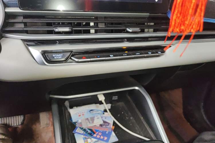 Used Geely Auto Emgrand 2022 4th Generation 1.5L CVT Flagship Model Audio And AC Panel