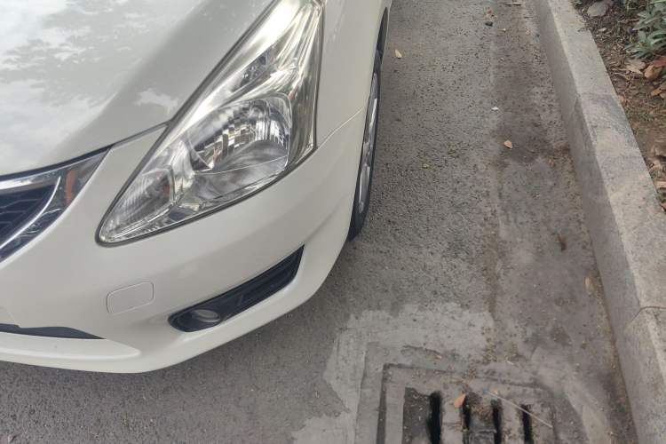 Used Nissan Tiida 2013 1.6L CVT Cool Cafe Edition