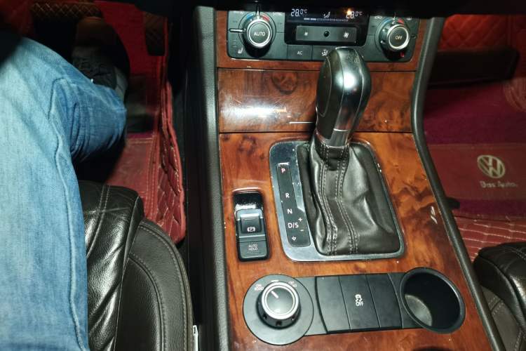 Used Volkswagen Touareg 2011 3.0 TSI Standard Version Gear Lever