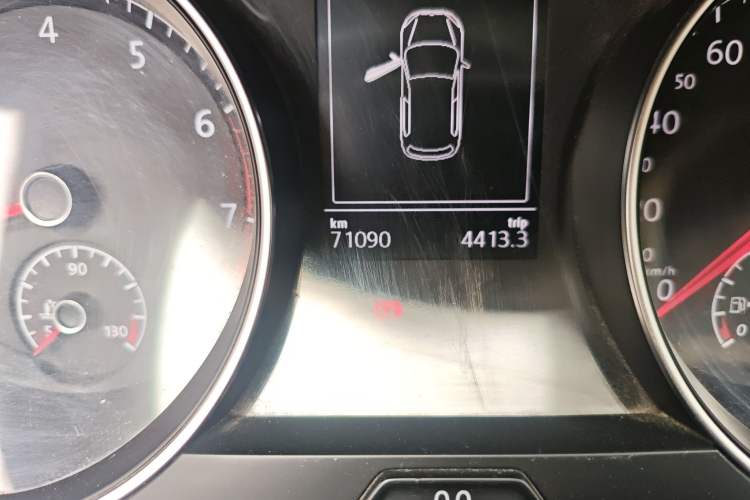 Used Volkswagen Golf 2016 230TSI Automatic Comfort Version Odometer Close Up