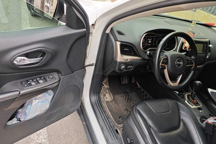 Used Jeep Cherokee 2017 2.4L Leading Edition