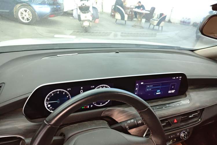 Used Buick GL6 2021 323T Mild Hybrid Connect Luxury Model Center Console