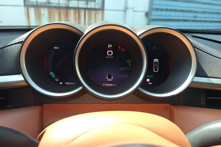 Used ORA Lightning Cat 2022 555 km Luxury Edition Instrument Cluster