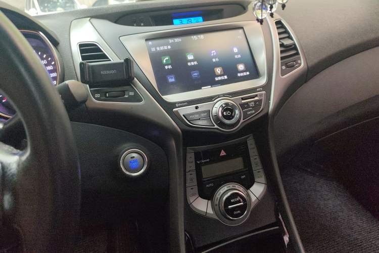 Used Hyundai Elantra (5th Generation / Langdong) 2015 1.6L Automatic Luxury Model Audio And AC Panel