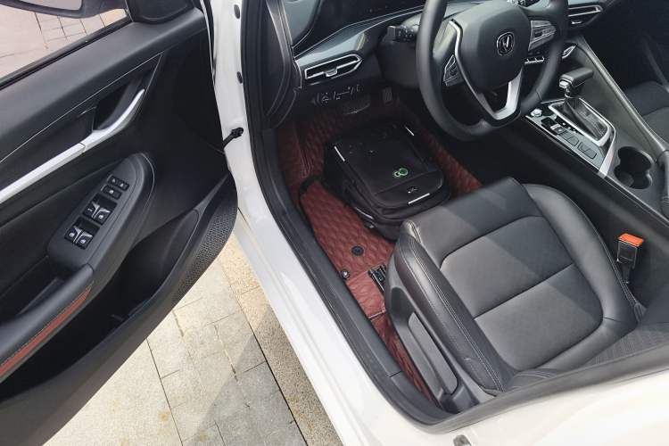 Used CHANGAN Eado 2020 PLUS 1.6L GDI Automatic Luxury Model Driver Seat