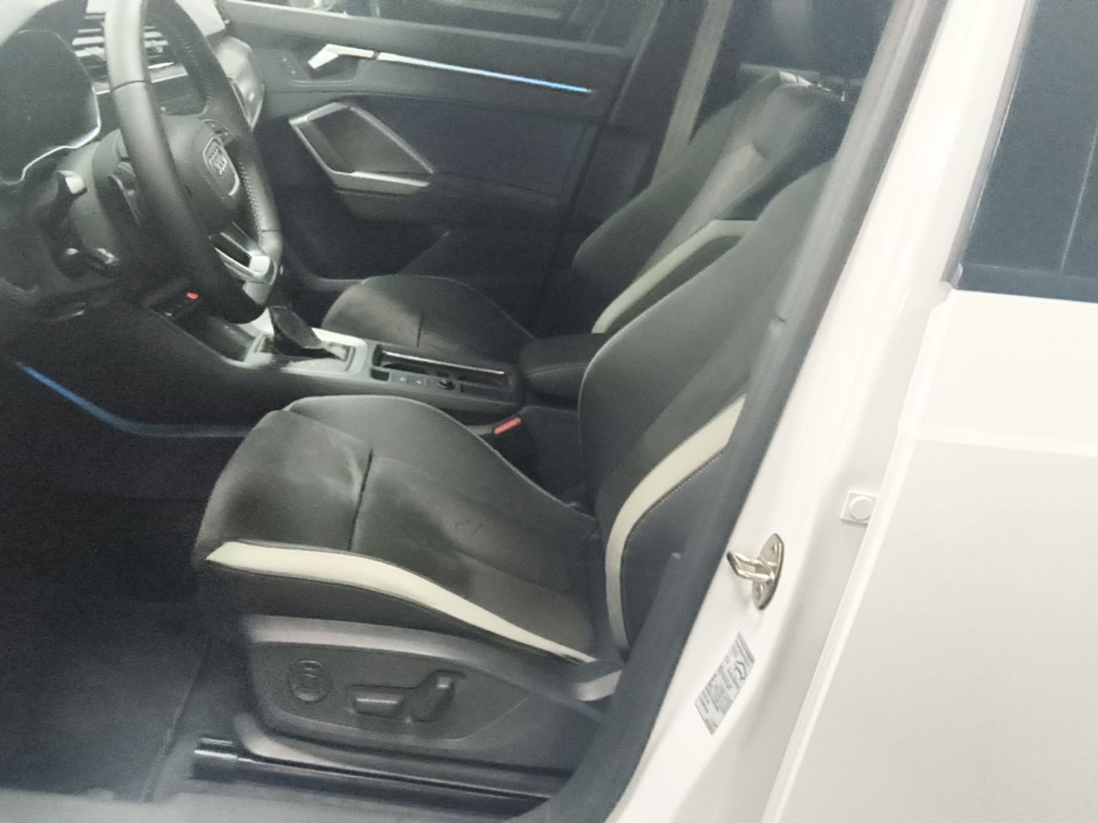 Vordere Reihe im Auto