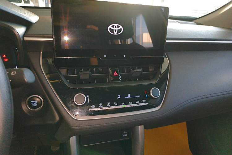 Used Toyota Corolla Cross 2023 2.0L Elite Edition Audio And AC Panel