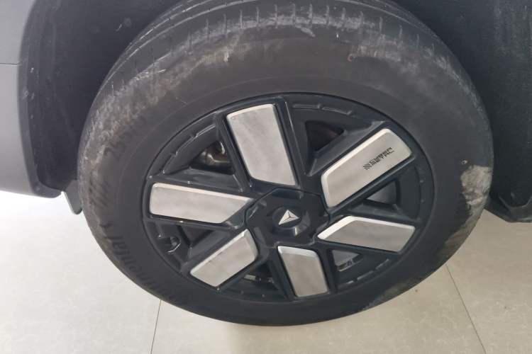 Used Deepal G318 2024 Four-Wheel-Drive Air Suspension Model Exterior 4